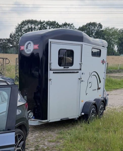 Multimarca Caballo Liberte Touring Country con garantía, vestuario y acceso frontal, matrícula de octubre de 20