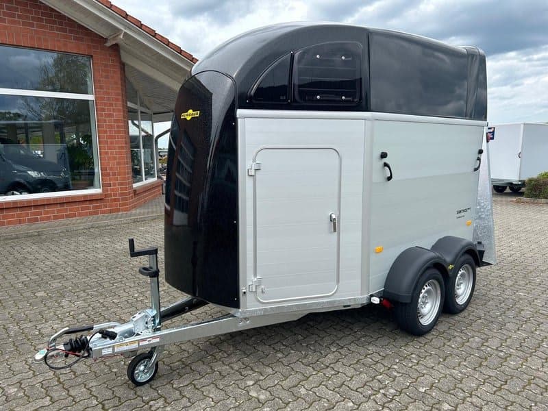 Humbaur Humbaur Pferdeanhänger Xanthos Aero 2400 2,4t Sattelkammer 100km/h Black