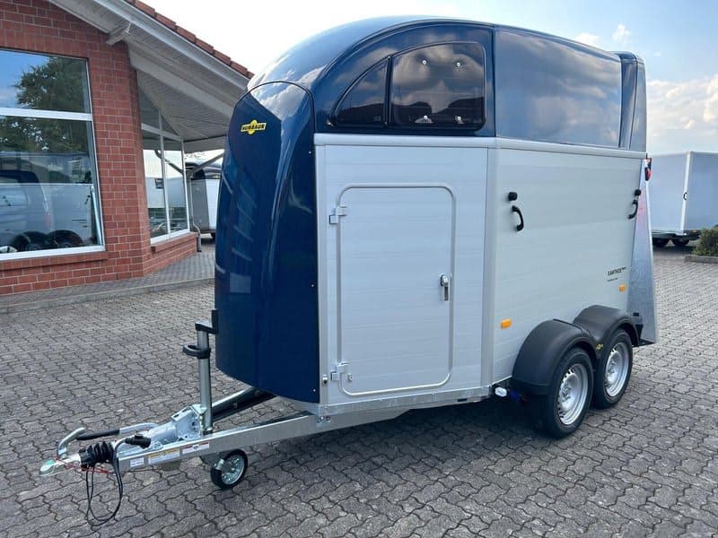 Humbaur Humbaur Pferdeanhänger Xanthos Aero 2400 2,4t Sattelkammer 100km/h Hecktür Blue Hecktür schwenkbar
