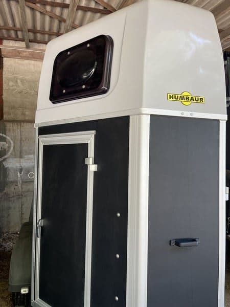 Humbaur Remolque para caballos Humbaur Spirit 2000, en excelente estado, prácticamente nuevo!