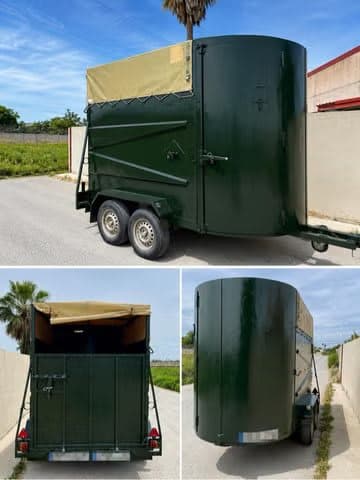 Remolque Caballos Gebrauchter Pferdeanhänger für zwei Pferde mit rotem Kennzeichen (Ref. 18343)