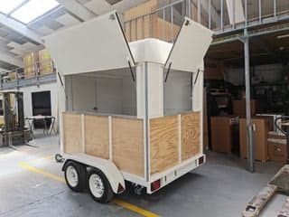 Remolque Caballos FOOD TRUCK VAN DE CABALLOS INGLES HOMOLOGADO