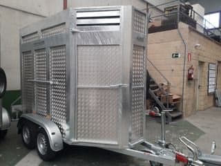 Remolque Caballos Remolque NUEVO vacas o caballos plaza y media.