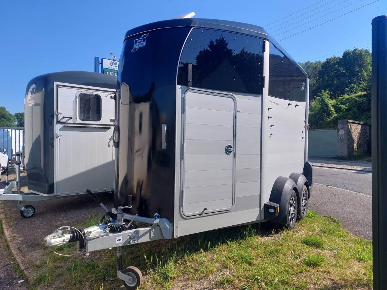 Remolque Caballos Furgone HBX511, spaziosa roulotte per due cavalli (2019)